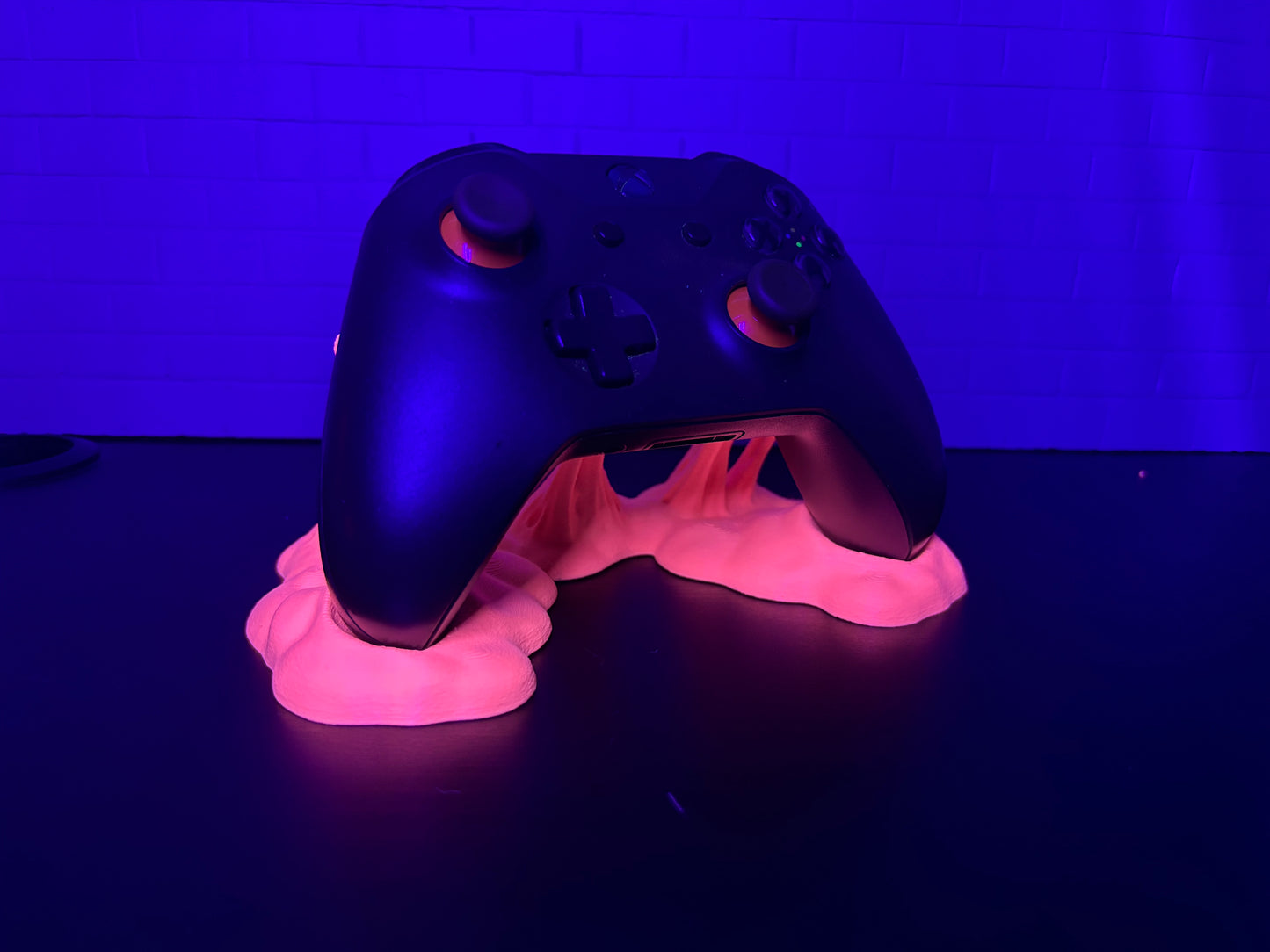 XBOX One / X Sticky Black Light Bubble Gum Controller Stand